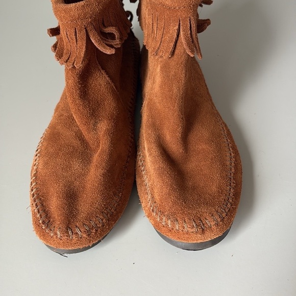 Minnetonka Back Zip Ankle Booties Size 8 - Picture 5 of 9